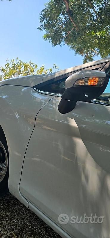Usata Ford Fiesta Titanium 75 CV (55 kW) 2013 Bianco Utilitaria