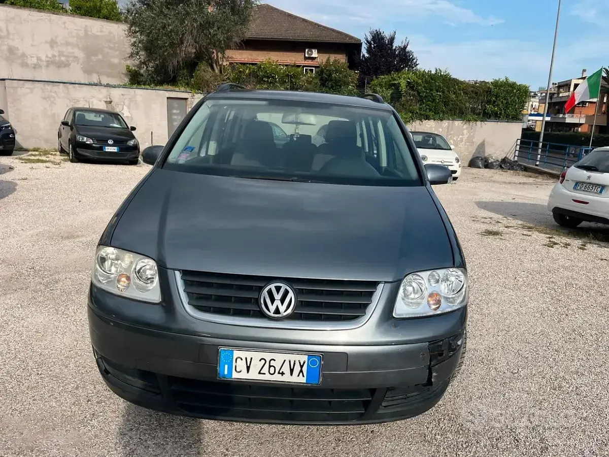 Usata VW Touran Highline 105 CV (77 kW) 2005 Grigio Monovolume