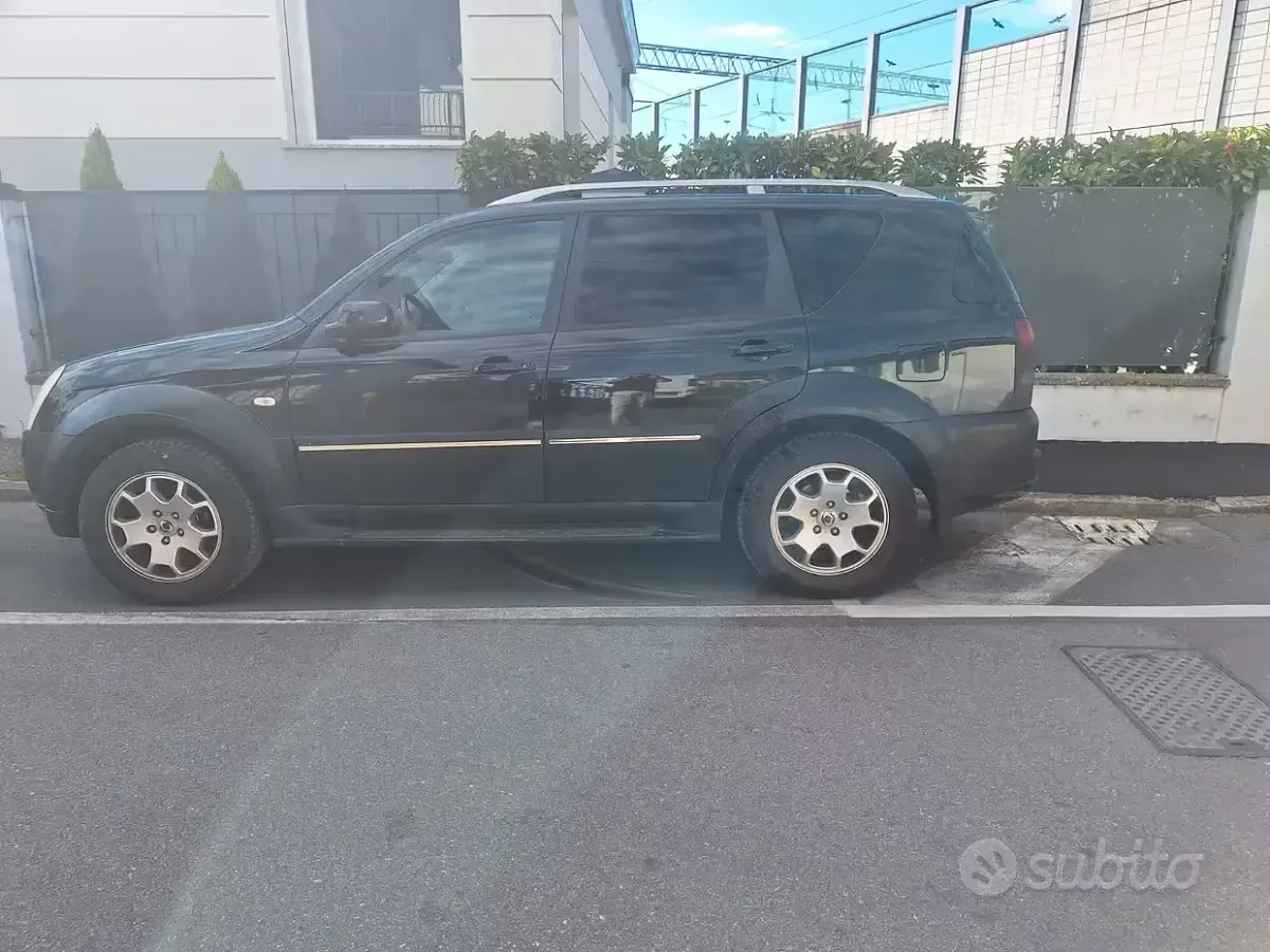 Usata SsangYong Rexton 165 CV (121 kW) 2007 Nero SUV