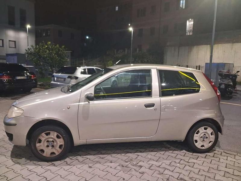 Usata Fiat Punto Dynamic 60 CV (44 kW) 2004 Utilitaria