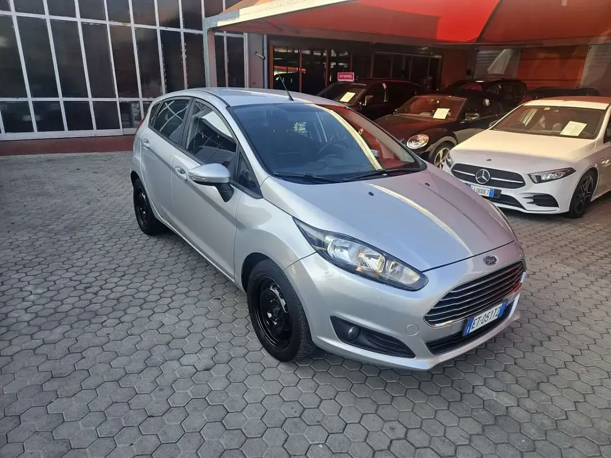 Usado Ford Fiesta Business Edition 92 HP (67 kW) 2014 Prateado Citadino