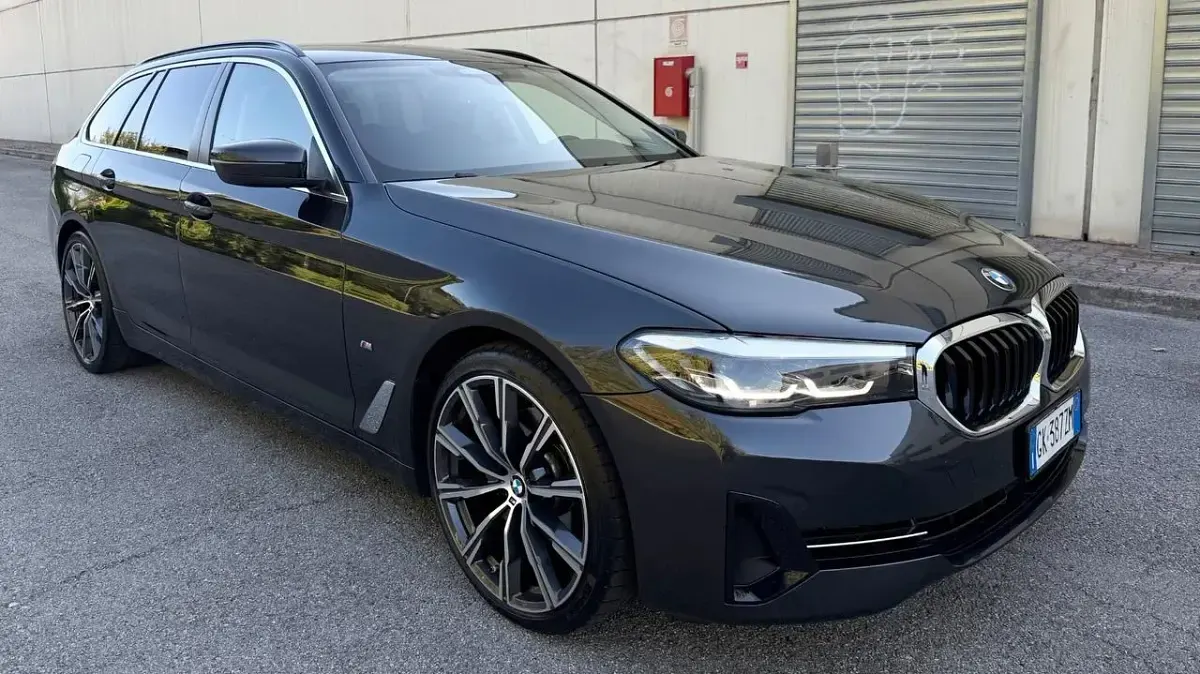 Usata BMW 520 M Sport 190 CV (139 kW) 2022 Grigio Berlina