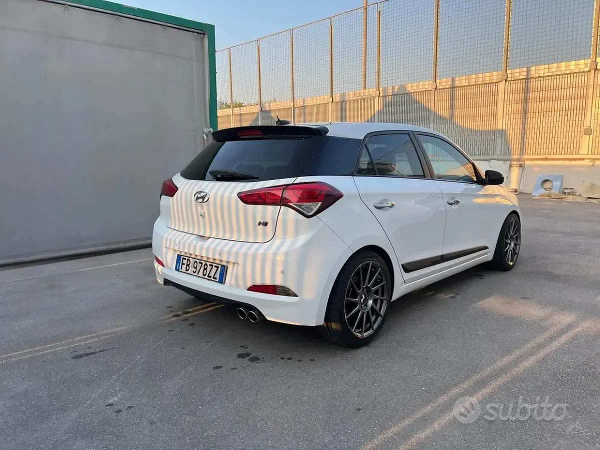 Usata Hyundai i20 90 CV (66 kW) 2016 Bianco Berlina