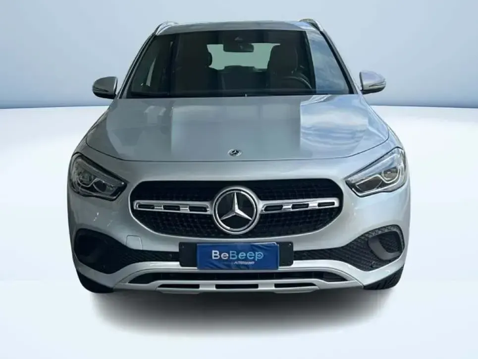 Usata Mercedes GLA180 136 CV (100 kW) 2022 Argento SUV