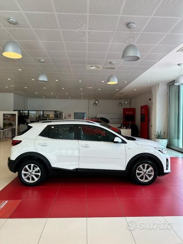 Usata Kia Stonic Style 101 CV (74 kW) 2019 Bianco SUV