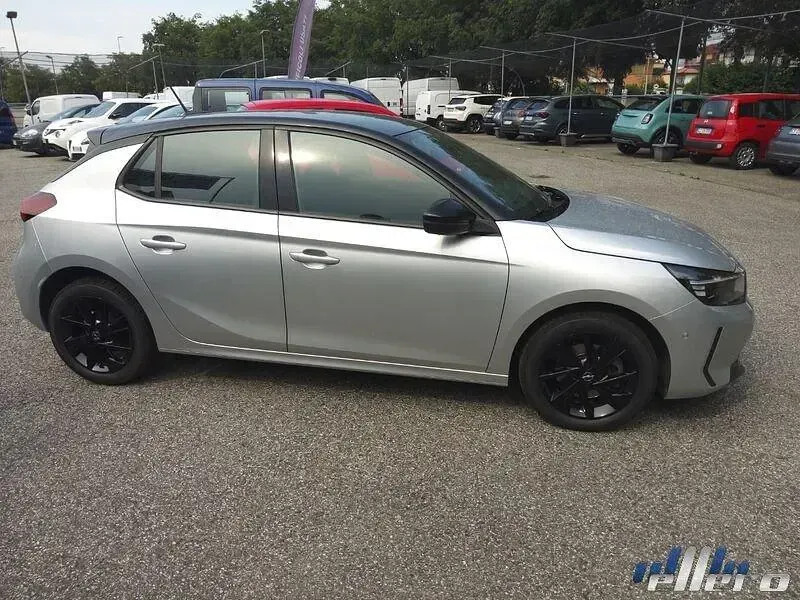 Usata Opel Corsa 100 CV (73 kW) 2024 Grigio Utilitaria
