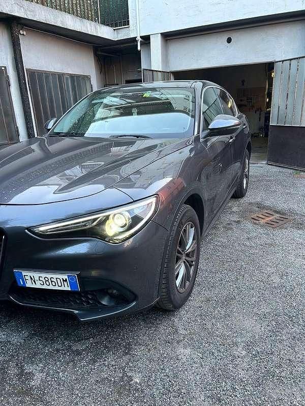Usata Alfa Romeo Stelvio Super 209 CV (153 kW) 2018 SUV