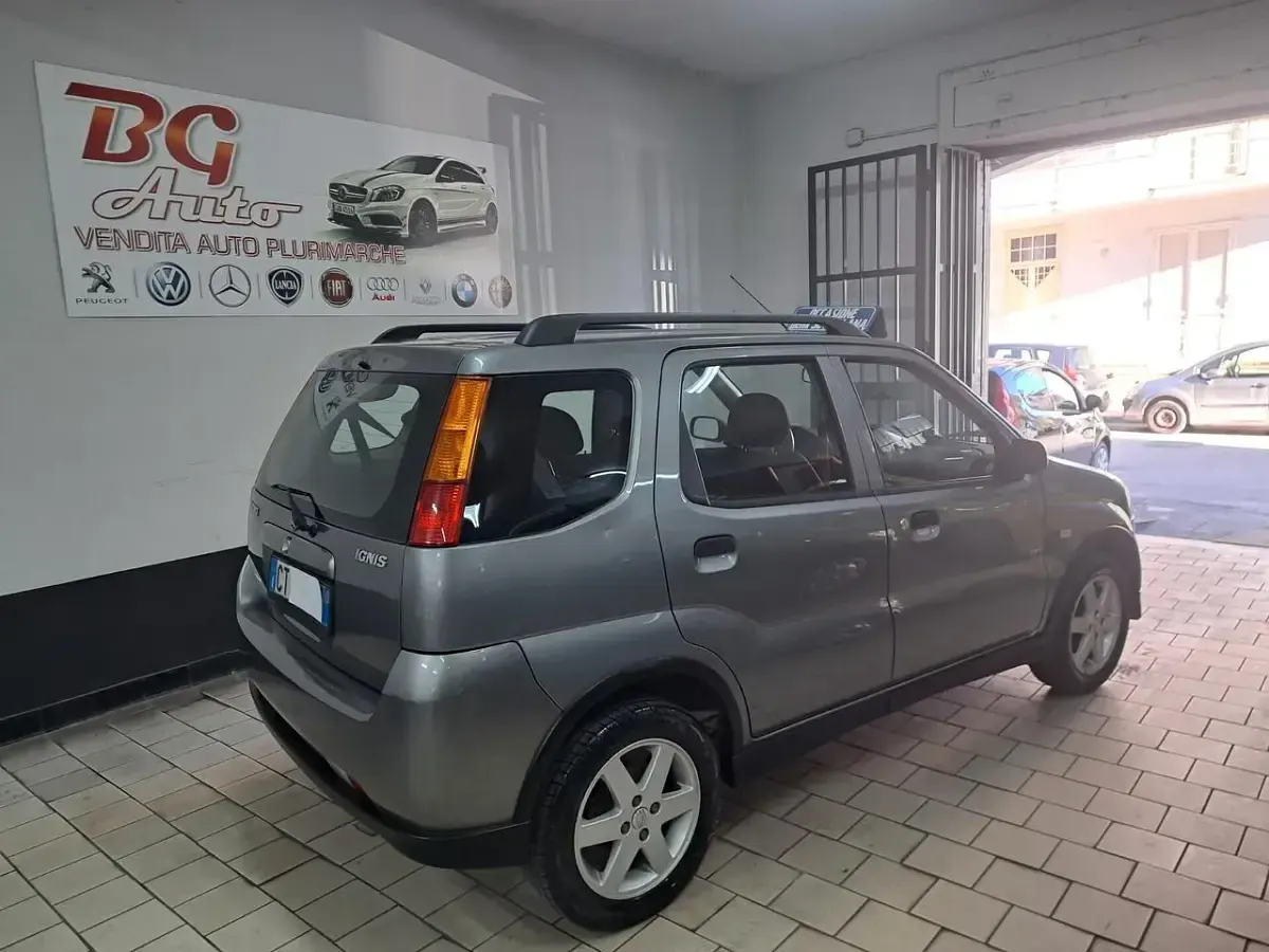 Usata Suzuki Ignis 94 CV (69 kW) 2005 Grigio Monovolume