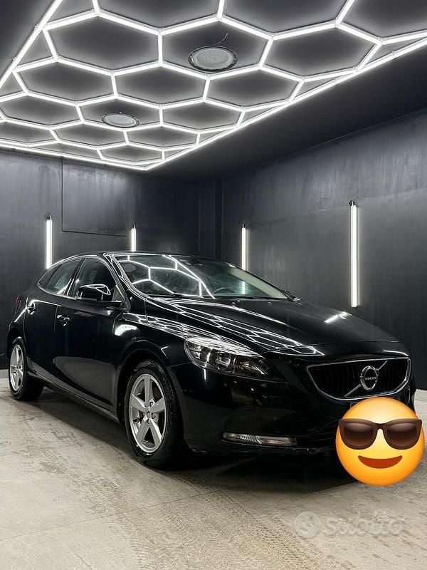 Usata Volvo V40 R-Design 190 CV (139 kW) 2019 Nero Berlina