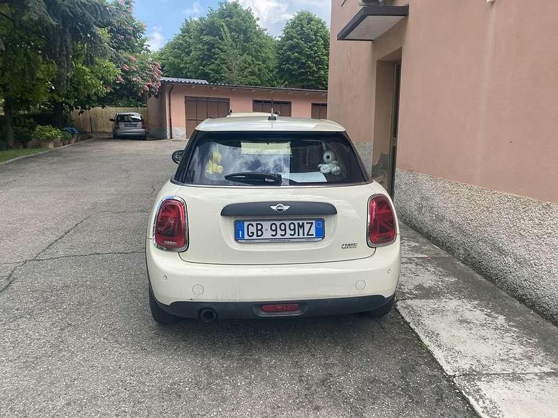 Begagnad Mini ONE 75 HK (55 kW) 2017 Halvkombi