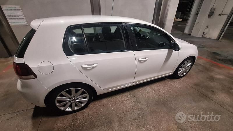Usata VW Golf VI 140 CV (102 kW) 2010 Bianco Utilitaria