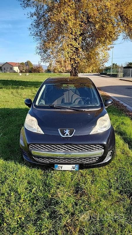 Nero Usata 2009 Peugeot 107 Due volumi | 2900 € (Buon prezzo) - Immagine 1/4