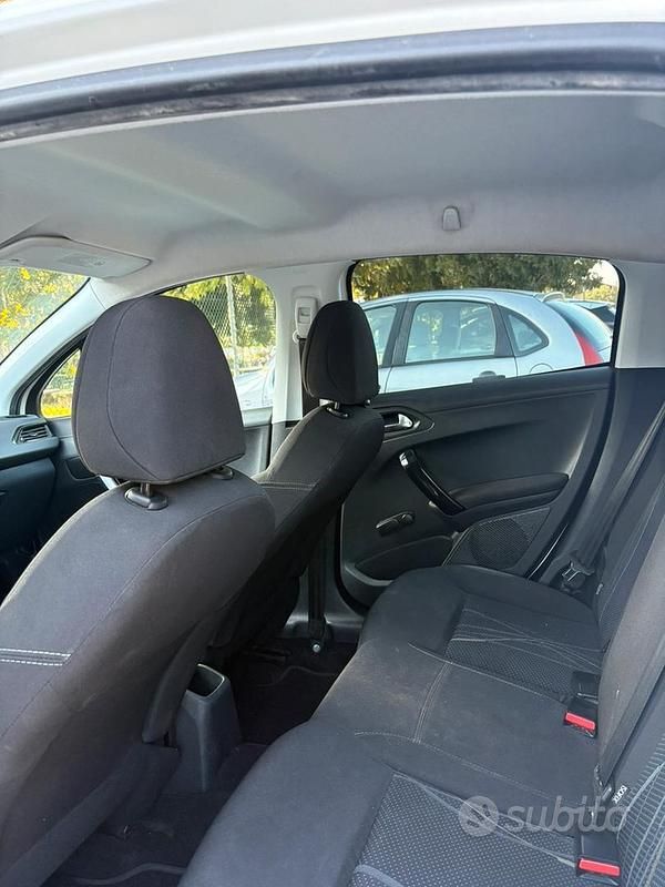 Usata Peugeot 208 Active 82 CV (60 kW) 2012 Bianco Utilitaria