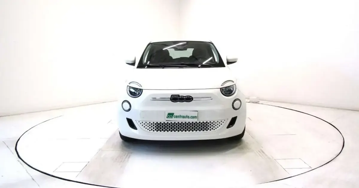Usata Fiat 500e Action 42 kW (58 CV) 2023 Bianco Utilitaria