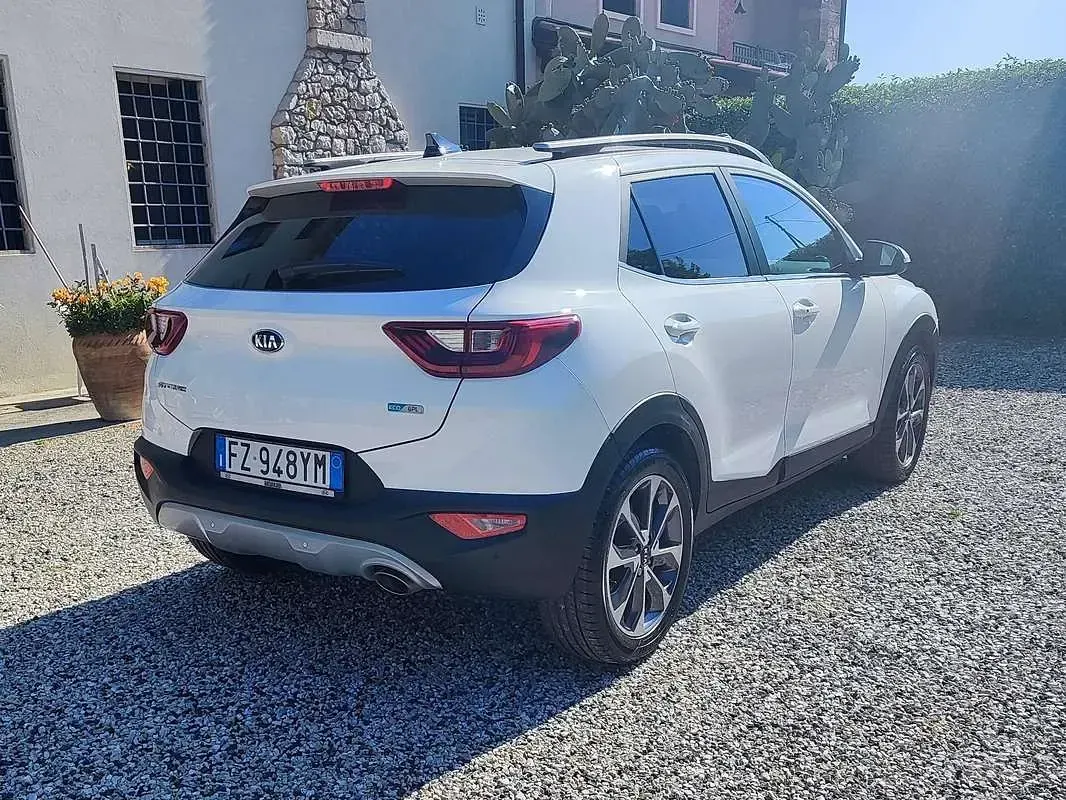 Usata Kia Stonic 97 CV (71 kW) 2020 Bianco SUV