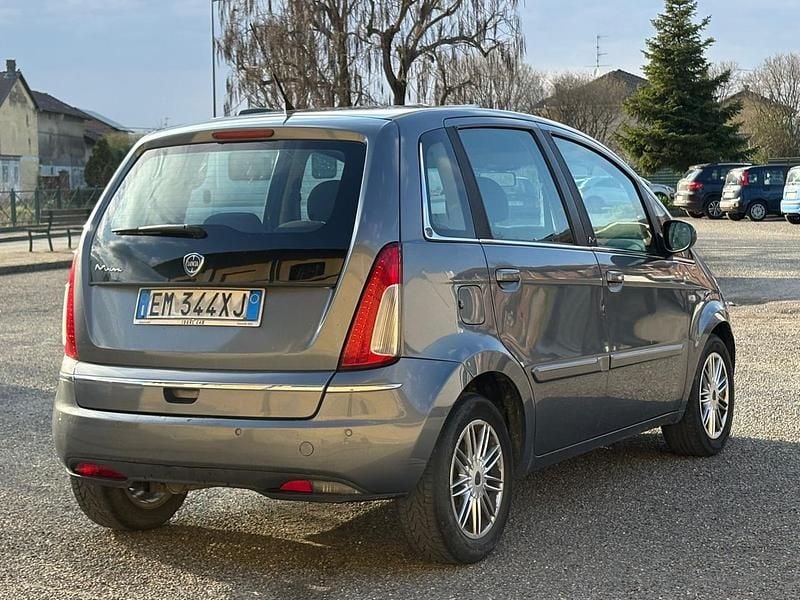 Usata Lancia Musa S 95 CV (69 kW) 2012 Grigio Monovolume