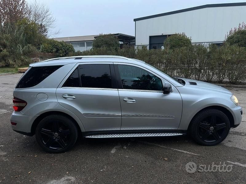 Usata Mercedes ML320 224 CV (164 kW) 2009 Grigio SUV