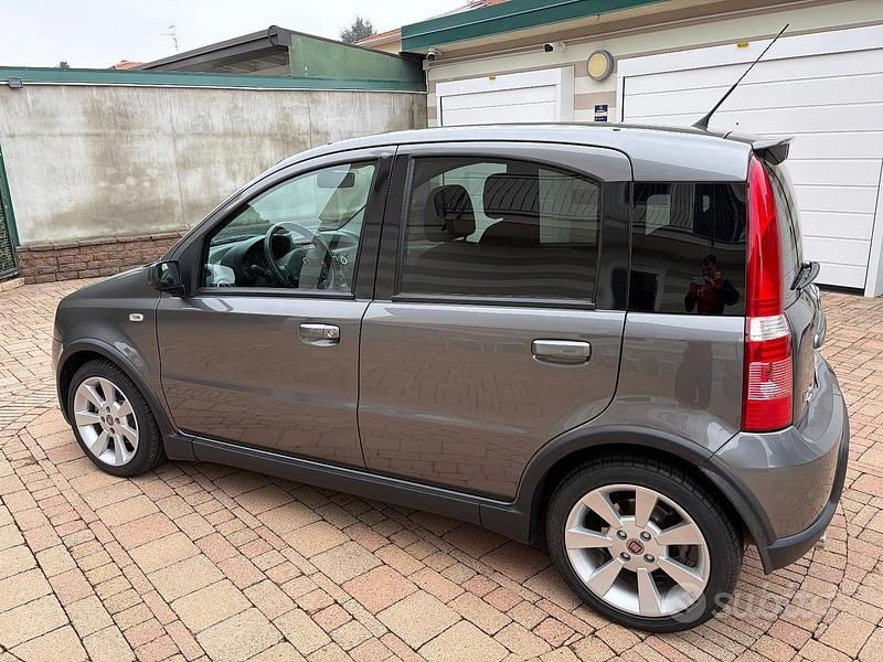 Usata Fiat Panda 100 CV (73 kW) 2008 Grigio Utilitaria
