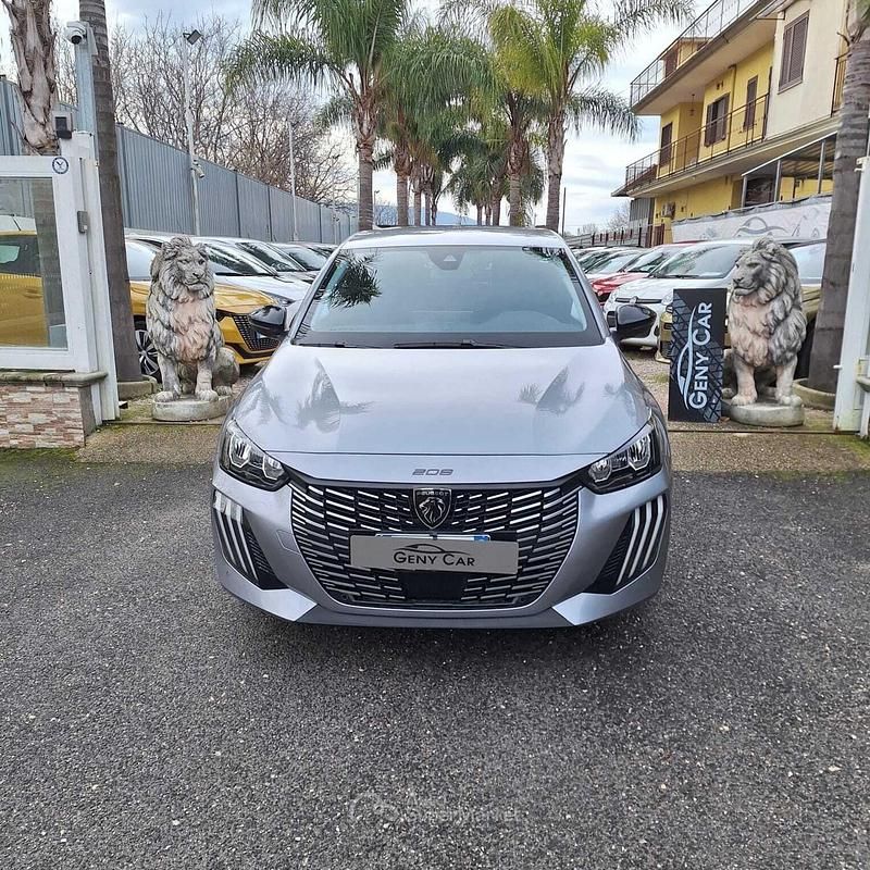 Usata Peugeot 208 Allure 101 CV (74 kW) 2025 Argento Utilitaria