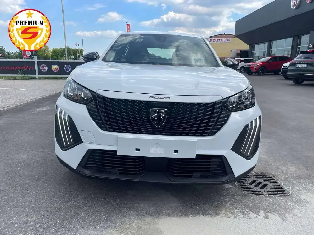 Nuova Peugeot 2008 Active 136 CV (100 kW) 2025 Bianco SUV