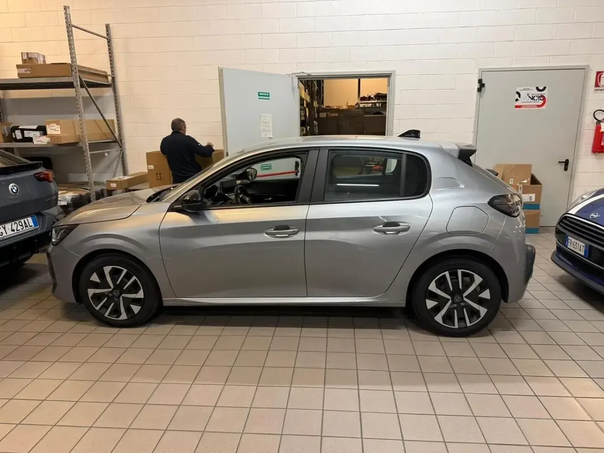 Usata Peugeot 208 Active 74 CV (54 kW) 2024 Grigio Utilitaria