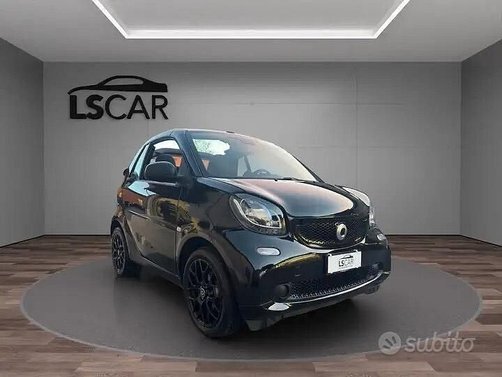 Usata Smart ForTwo Cabrio Passion 90 CV (66 kW) 2017 Nero Cabrio