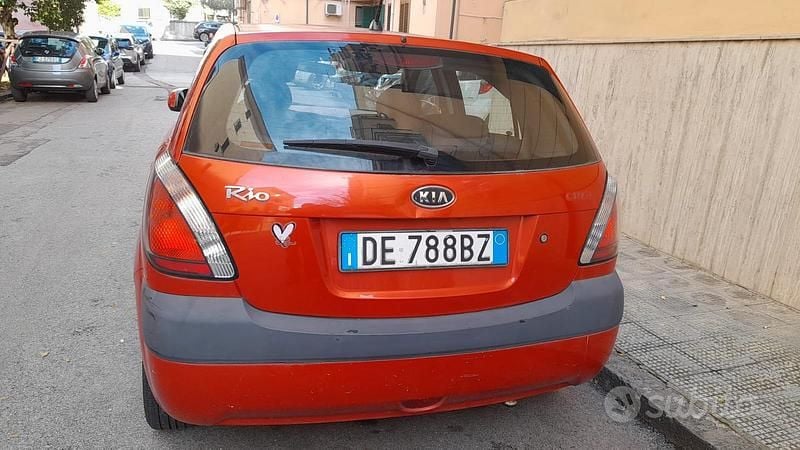 Usata Kia Rio 112 CV (82 kW) 2006 Rosso Berlina