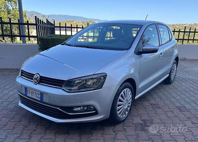 Grigio Usata 2016 VW Polo Comfortline Tre volumi | 8900 € (Buon prezzo) - Immagine 1/4