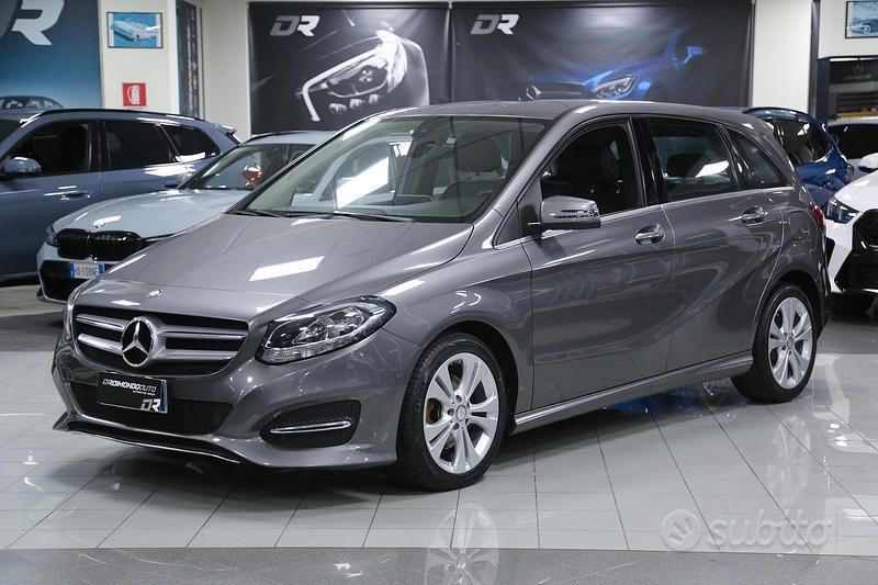 Usata Mercedes B200 136 CV (100 kW) 2017 Grigio Monovolume