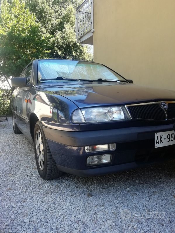 Usata Lancia Delta 75 CV (55 kW) 1996 Blu Utilitaria