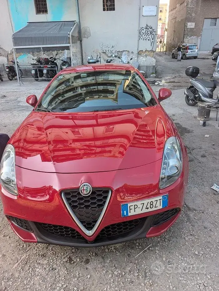 Usata Alfa Romeo Giulietta 120 CV (88 kW) 2018 Rosso Utilitaria