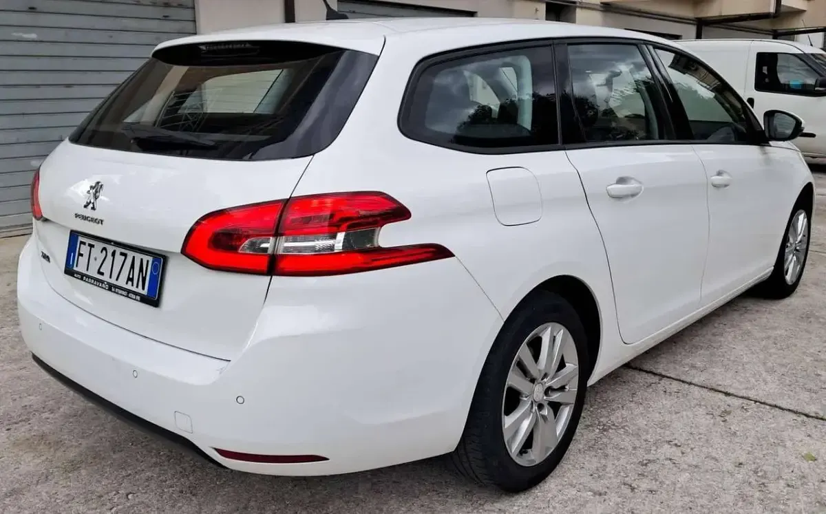 Usata Peugeot 308 SW Business-Line 131 CV (96 kW) 2018 Bianco Station wagon