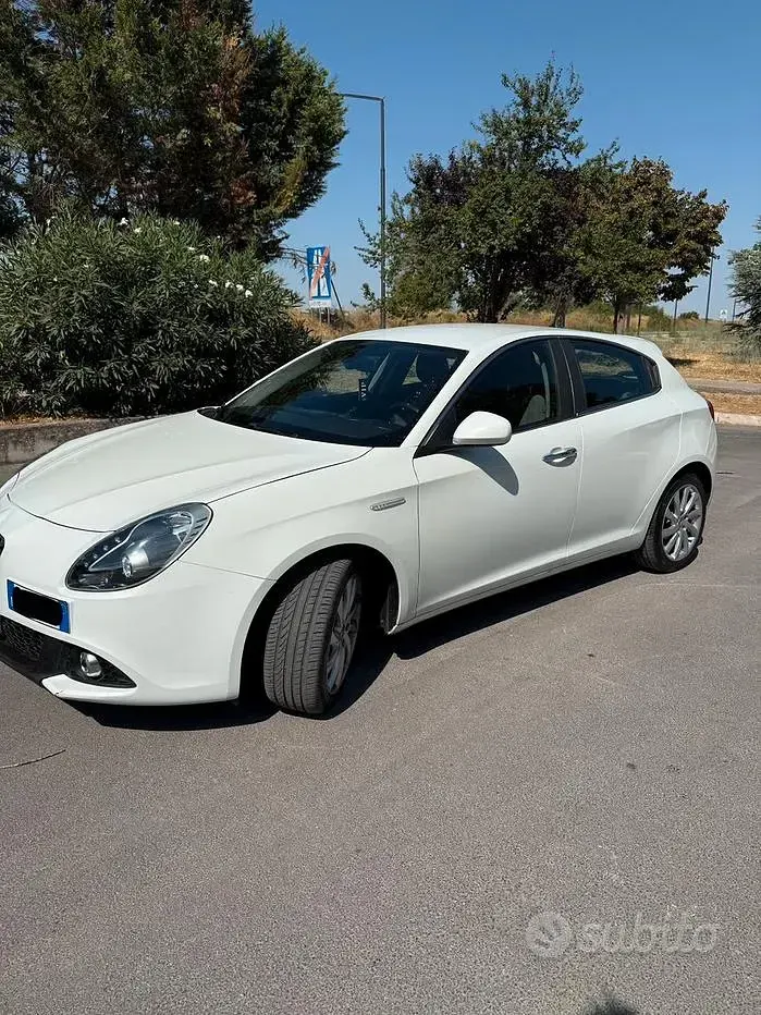 Usata Alfa Romeo Giulietta Distinctive 105 CV (77 kW) 2015 Bianco Utilitaria