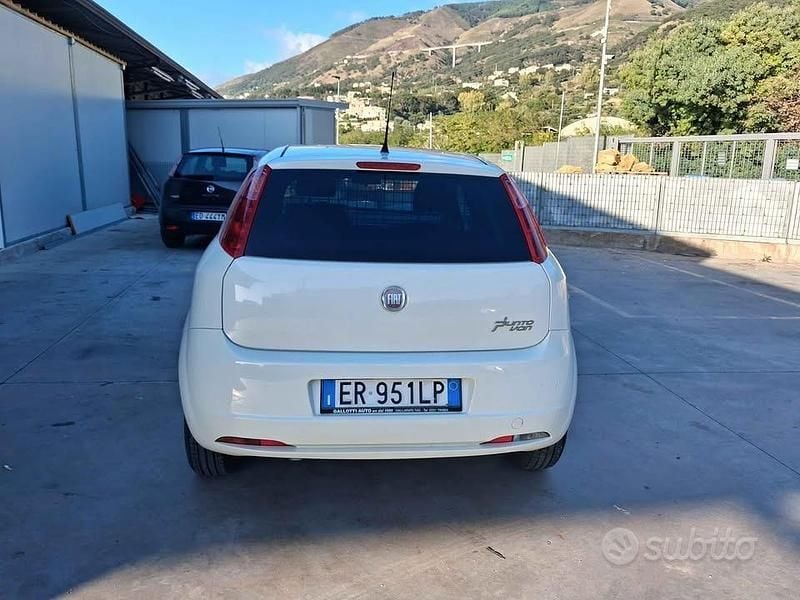Usata Fiat Punto 75 CV (55 kW) 2013 Bianco Furgone