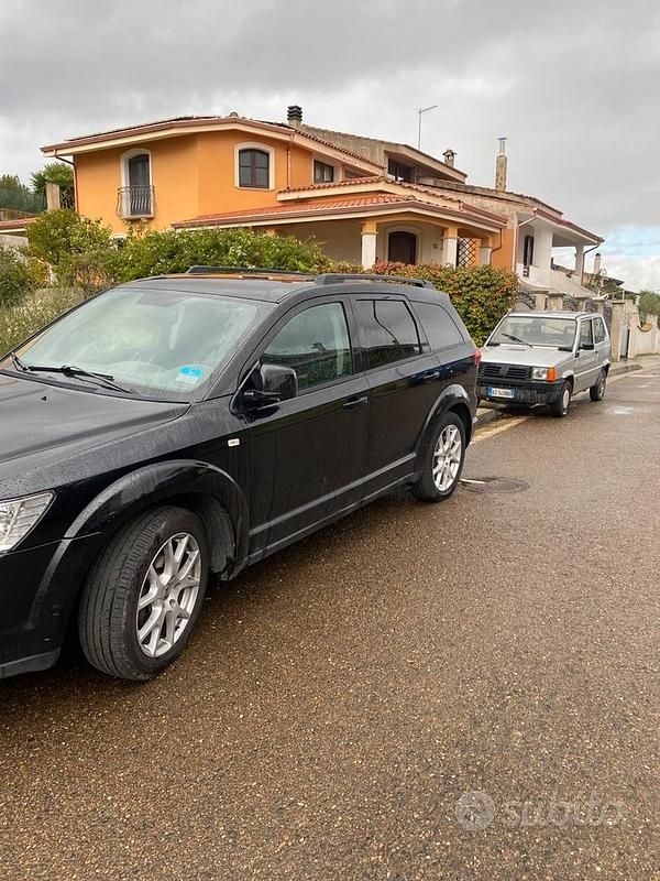 Käytetty Fiat Freemont 140 HP (102 kW) 2012 Musta Katumaasturi