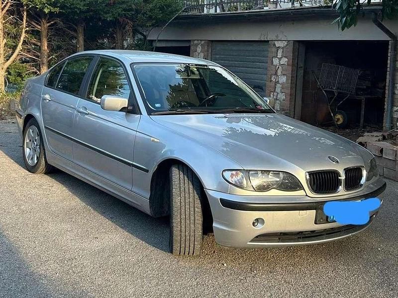 Argento Usata 2004 BMW 320 Tre volumi | 3500 € (Buon prezzo) - Immagine 1/4