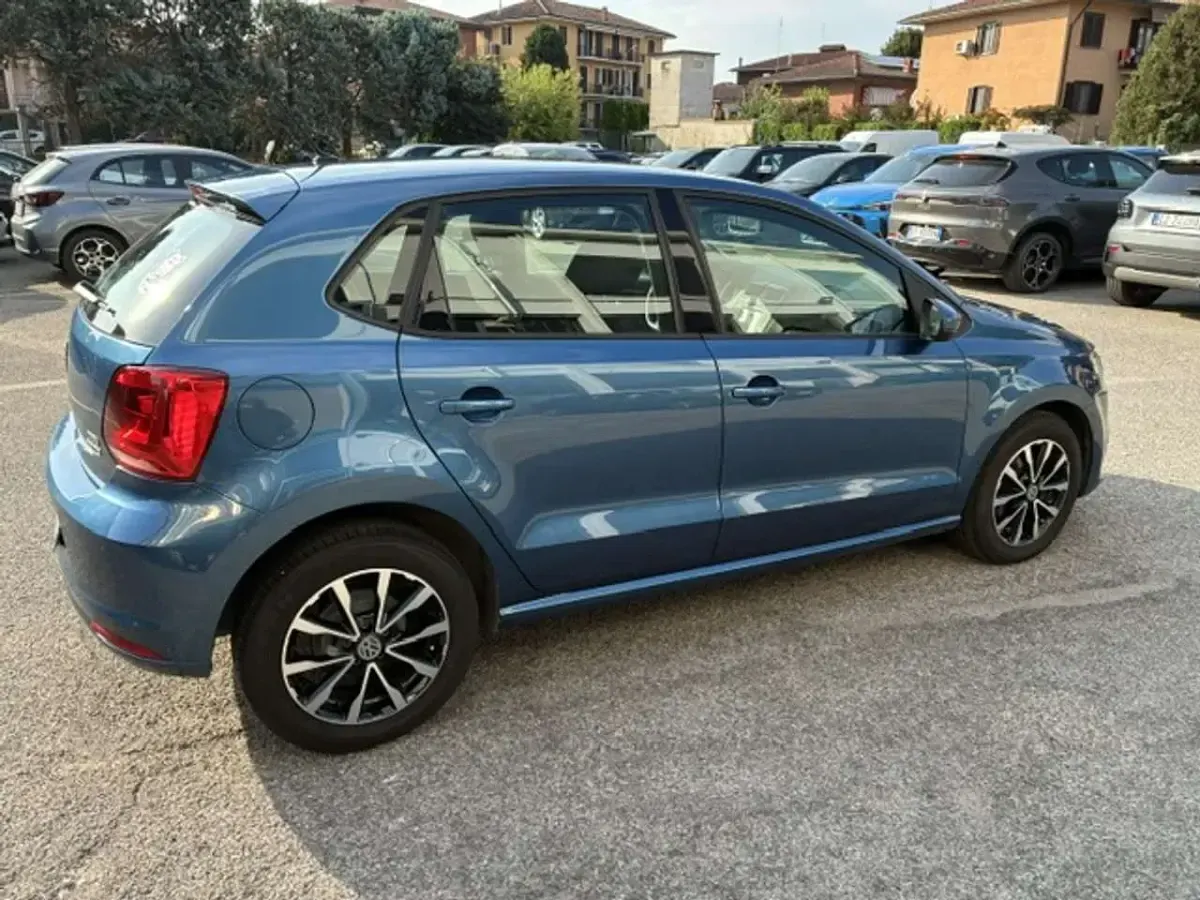 Usata VW Polo Comfortline 75 CV (55 kW) 2017 Blu/azzurro Berlina