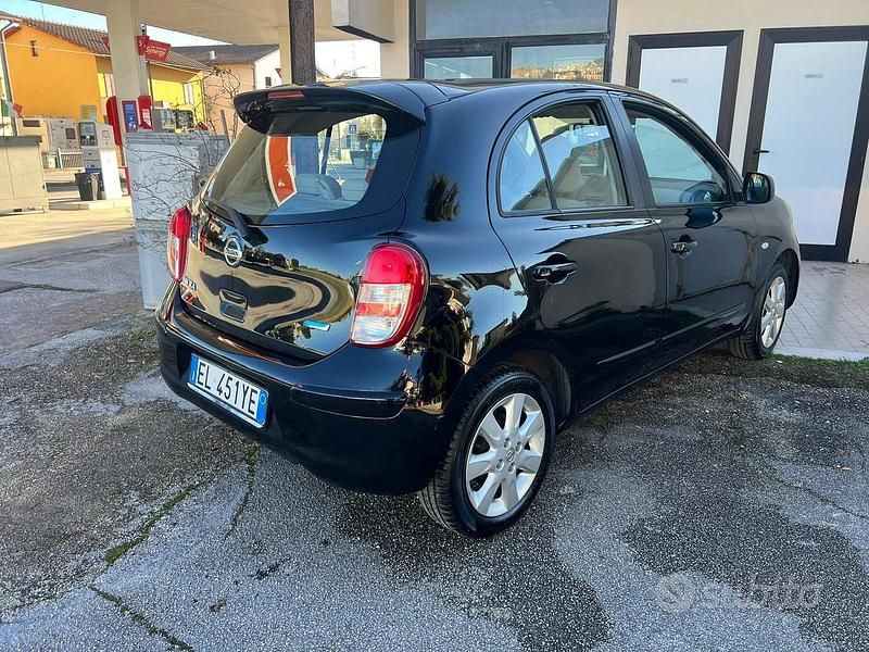 Usata Nissan Micra Tekna 98 CV (72 kW) 2012 Nero Utilitaria