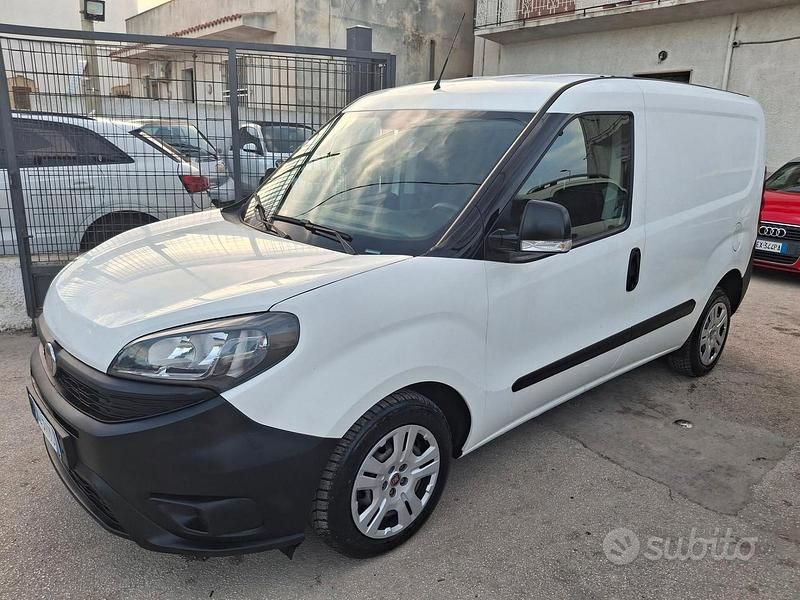 Usata Fiat Doblò 105 CV (77 kW) 2020 Bianco Monovolume
