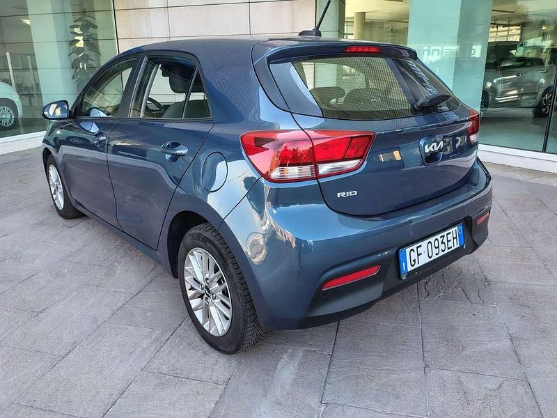 Usata Kia Rio Comfort 101 CV (74 kW) 2021 Blu/azzurro Berlina