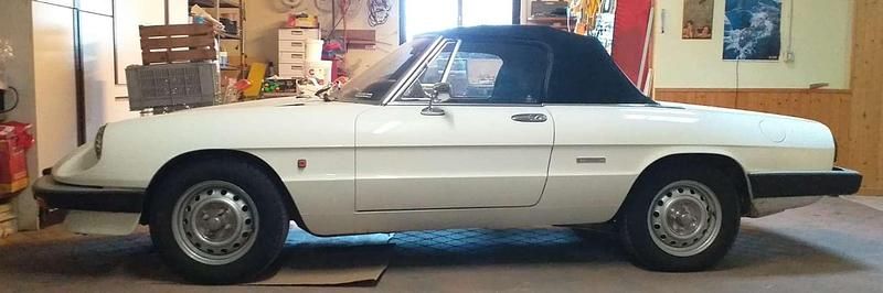 Usata Alfa Romeo Spider Veloce 128 CV (94 kW) 1987 Bianco Cabrio