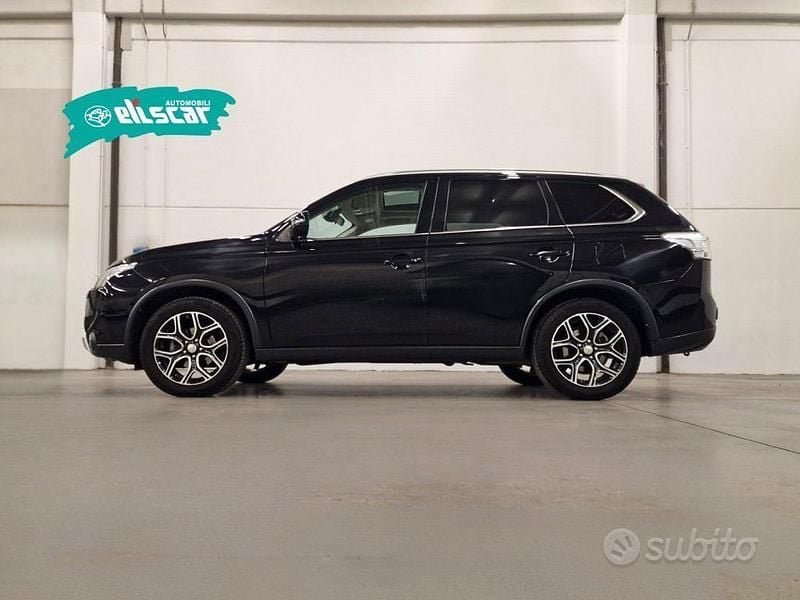 Usata Mitsubishi Outlander Instyle 150 CV (110 kW) 2015 Nero SUV