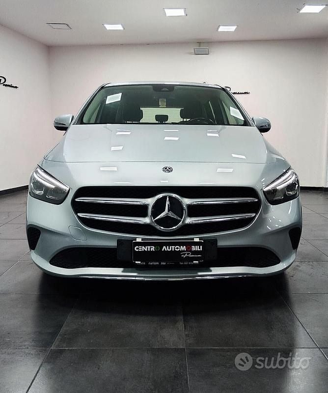 Usata Mercedes B180 116 CV (85 kW) 2021 Grigio Monovolume