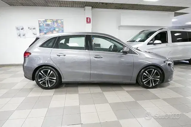 Usata Mercedes B180 Progressive 136 CV (100 kW) 2023 Grigio Utilitaria
