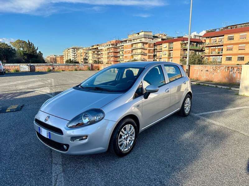 Usata Fiat Punto Lounge 85 CV (62 kW) 2015 Argento Utilitaria