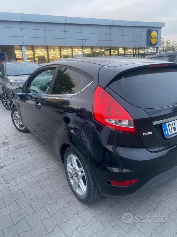 Usata Ford Fiesta 68 CV (50 kW) 2009 Nero Utilitaria