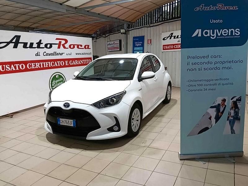 Usata Toyota Yaris Hybrid Business Edition 92 CV (67 kW) 2021 Bianco Berlina