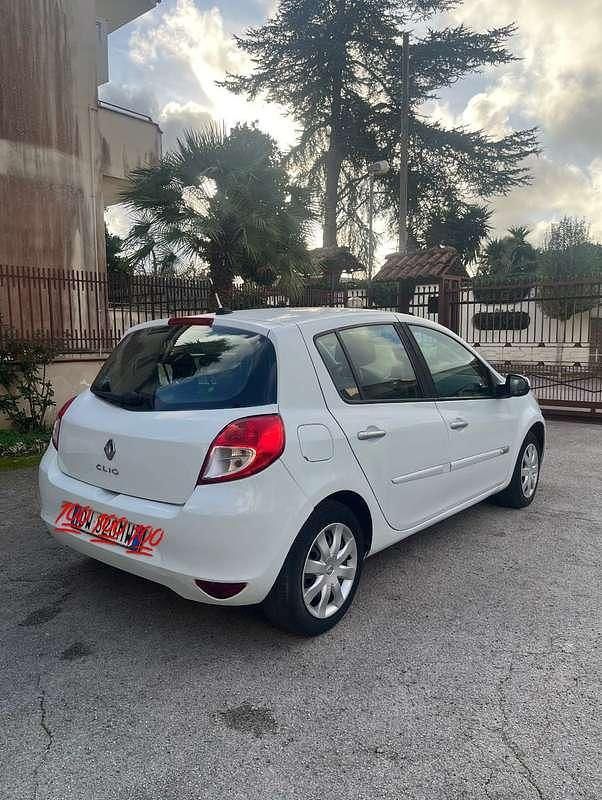 Usata Renault Clio II 75 CV (55 kW) 2010 Berlina