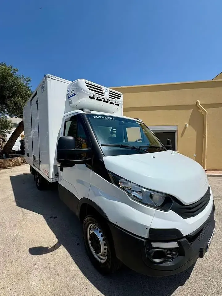 Usata Iveco Daily 160 CV (117 kW) 2017 Bianco Furgone