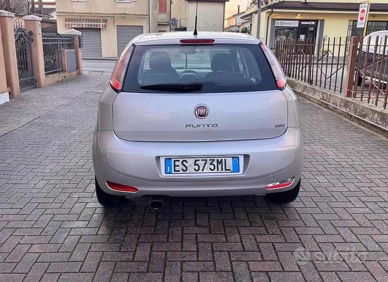 Usata Fiat Punto 78 CV (57 kW) 2013 Grigio Utilitaria